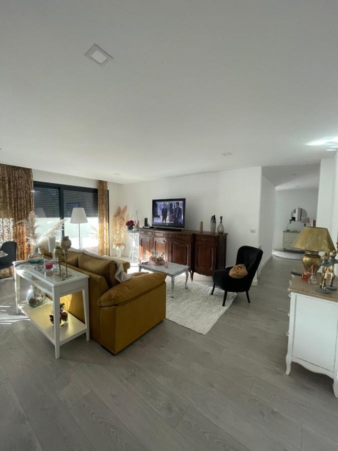 Privado Em Local Perto Do Rio Vez Em *
